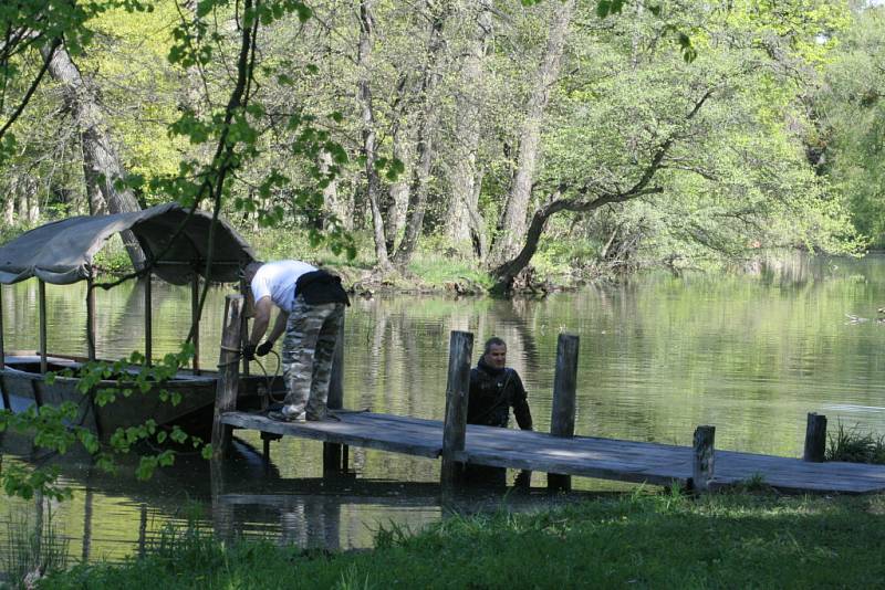 Filmový štáb obsadil na pár dní zámecký park v Lednici. Důvodem bylo natáčení nové pohádky s názvem Šťastný smolař. 