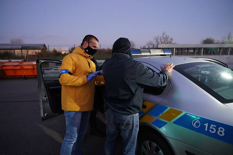 Nelegálních migrantů na jihu Moravy přibývá. Na snímku při kontrolách na dálnici D2 na Břeclavsku.