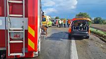 Na dálnici D2 u Uherčic na Břeclavsku se srazila tři auta. Nehoda si vyžádala deset zraněných.