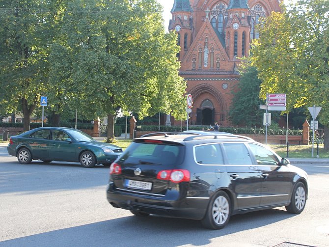 Křižovatka v Poštorné patří mezi nejfrekventovanější v Břeclavi. 