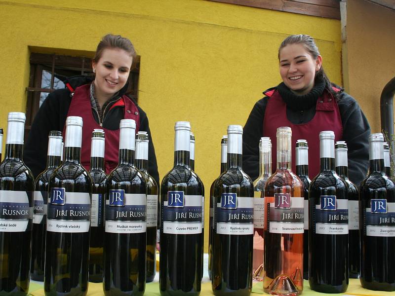 Ve Velkých Bílovicích putovali poslední březnovou sobotu milovníci vína Ze sklepa do sklepa. Už podesáté. Na jubilejní ročník akce, která je podle všeho největší svého druhu v České republice, dorazilo rekordních 5618 návštěvníků.