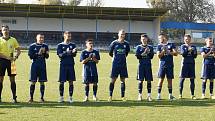 Břeclavští fotbalisté (v modrém) na závěr podzimní části divize D remizovali s rezervou Zbrojovky 0:0.