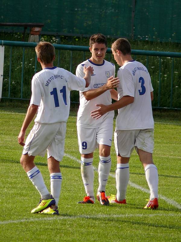 Břeclavští fotbalisté rozdrtili Vyškov 10:2.