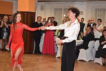 Po vynucené pauze se lidé v Tvrdonicích sešli na obecním plese. Zatančila i rodačka Adriana Mašková s Janem Cinou.