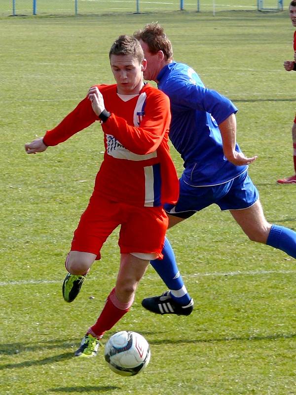 Břeclavští fotbalisté (v modrém) nestačili na Líšeň ani podruhé.