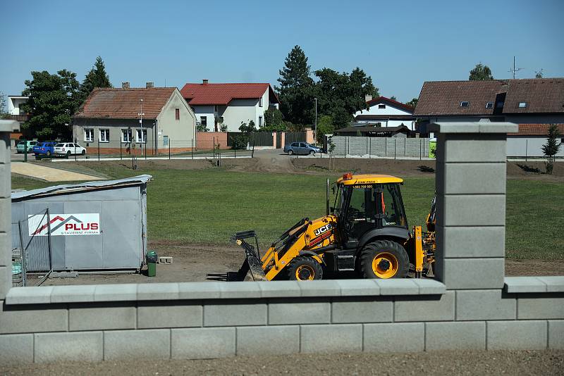 Tornádo srovnání po roce, následky tornáda v obci Lužice