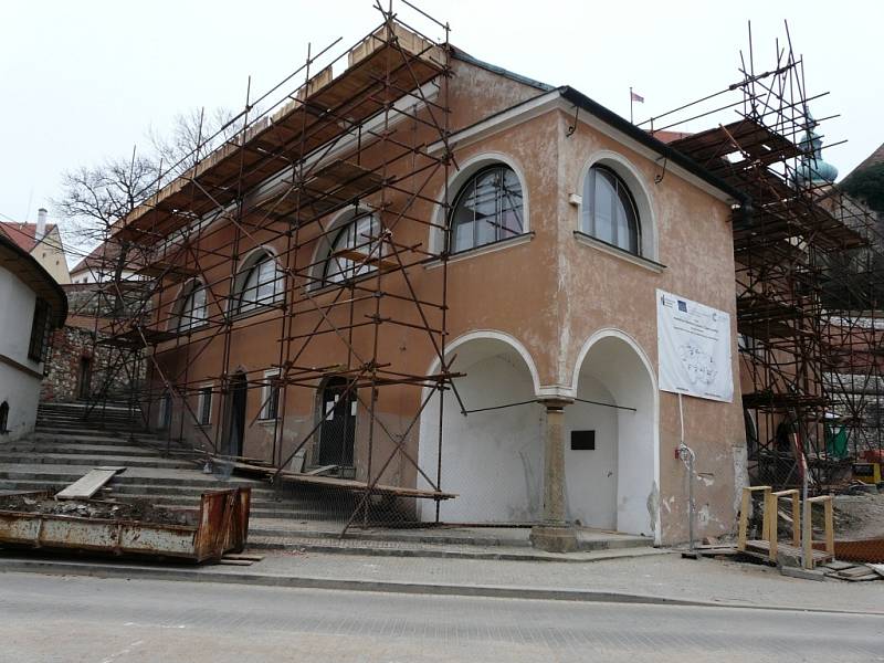 Svou původní tvář získává znovu synagoga v Mikulově.
