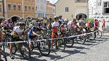 Z mikulovského Náměstí odstartovaly v sobotu do česko-rakouského pohraničí stovky bikerů v rámci závodu Pálavský krpál. 