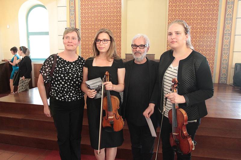 Vanova vernisáž zaplnila břeclavskou synagogu. 