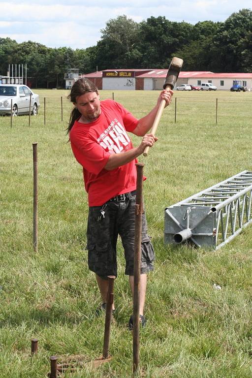 Letiště v Břeclavi se připravuje na festival Creamfields.