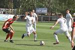 Fotbalisté Lanžhota (v bílých dresech) remizovali s rezervou Jihlavy 1:1.