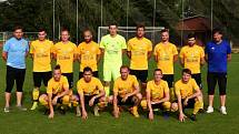 Fotbalisté Krumvíře (ve žlutých dresech) porazili v přípravě divizní MSK Břeclav 2:1.