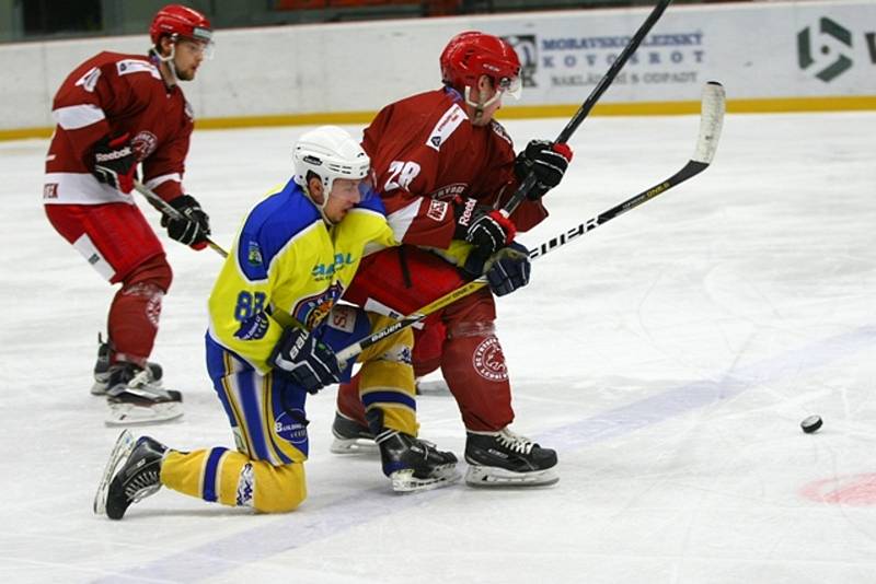 Břeclavští hokejisté si z ledu favorita přivezli vysokou porážku 2:7.