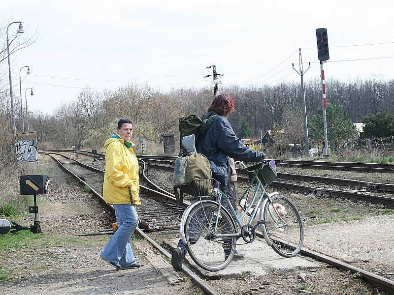 Břeclavská městská část Poštorná, kudy projíždějí vlaky ve směru do Lednice a Znojma a zpět.