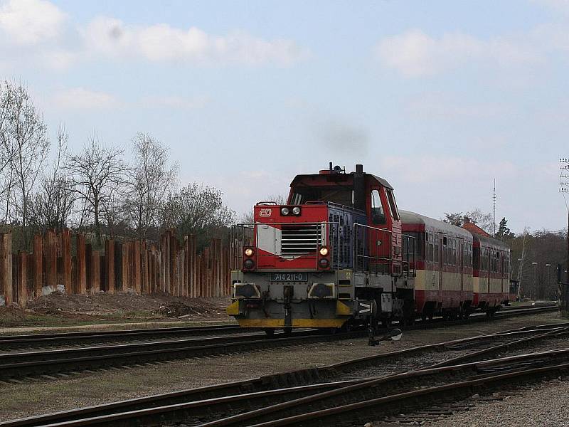 Břeclavská městská část Poštorná, kudy projíždějí vlaky ve směru do Lednice a Znojma a zpět.