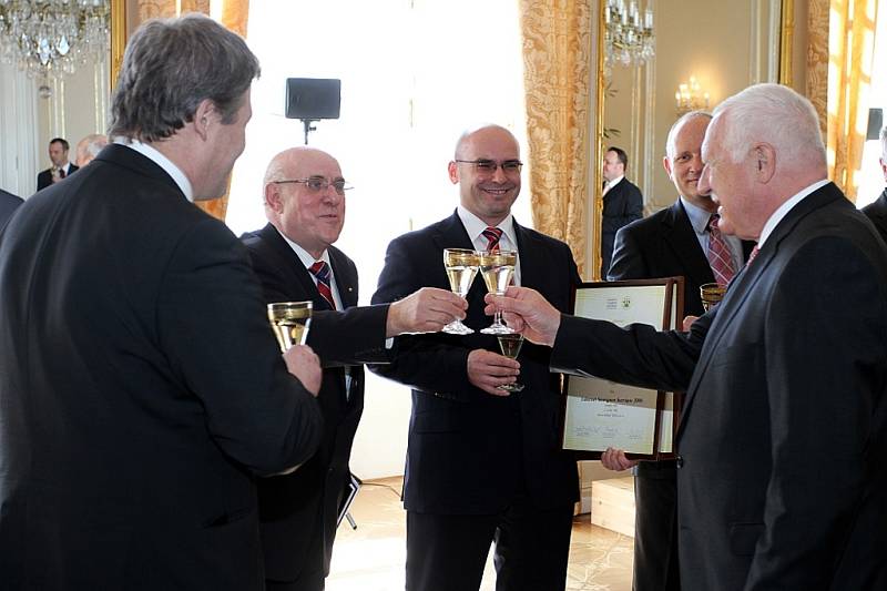 Prezident Václav Klaus uvítal o čestnými diplomy ocenil na Pražském hradě nejúspěšnější vinaře. 