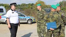 Policisté s vojáky procvičovali v úterý znovuzavedení kontrol na státní hranici se Slovenskem. Stanoviště měli i na silnici druhé třídy mezi Lanžhotem a Brodským. 