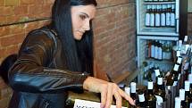 Rakvičtí vinaři v sobotu otevřeli svoje sklepy milovníkům vína.