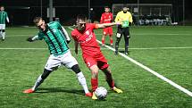 Fotbalisté Lanžhota (v červeném) podlehli 0:3 Skalici.