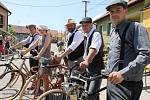 Májové putování okolím Modrých Hor zlákalo v sobotu téměř pět stovek výletníků. Na kolech i pěšky vyrazili za vínem a zážitky z velkopavlovického Ekocentra Trkmanka.