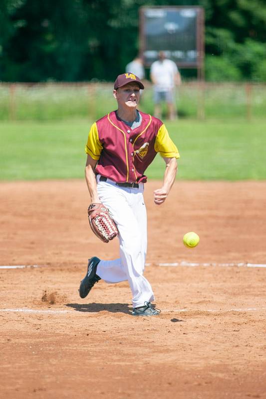 Softbalisté Locos Břeclav první zápas proti týmu Spectrum Praha vyhráli 9:7, v odvetě však podlehli 8:9.