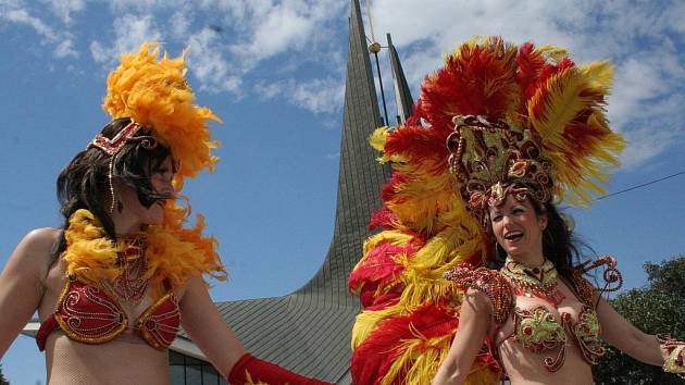 Karneval v ulicích. Po Moravském dnu v režii předchozího vedení radnice vsadila současná garnitura na show ve stylu brazilského karnevalu. Vrcholem dne byl průvod městem. 