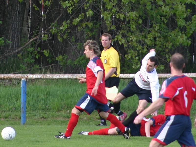 Podivínští fotbalisté v této sezoně porvé prohráli na domácím hřišti.