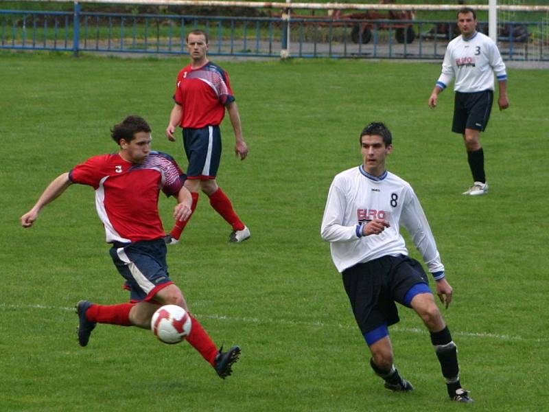 Podivínští fotbalisté v této sezoně porvé prohráli na domácím hřišti.