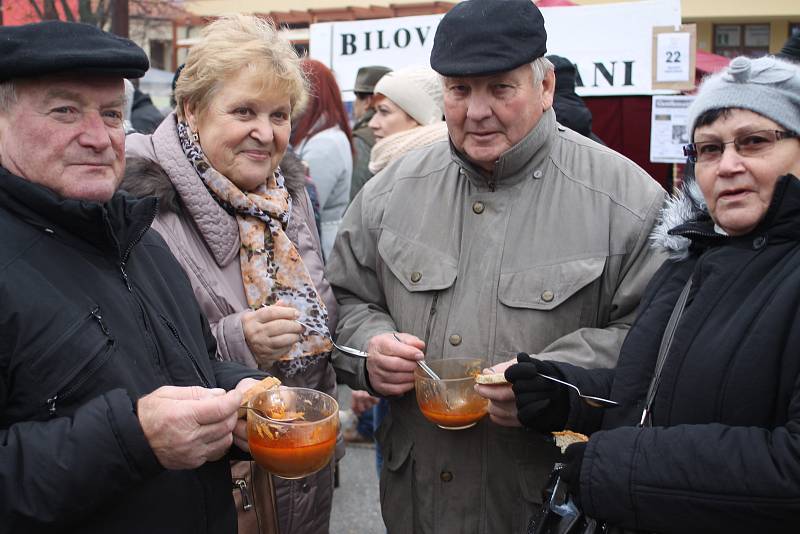 Soutěže ve vaření zelňačky se ve Velkých Bílovicích zúčastnilo téměř třicet týmů.