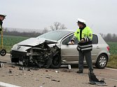 Nehoda dvou osobních aut se stala na silnici mezi Moravskou Novou Vsí a Mikulčicemi.