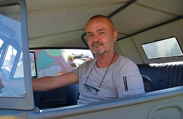Miroslav Kostka z Lanžhota našel zálibu v sestavování replik vojenských vozů.