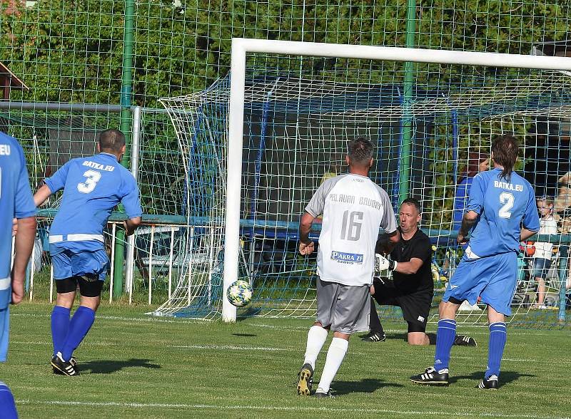 Fotbalisté Bavor (v šedých dresech) porazili rezervu Kostic 8:1.