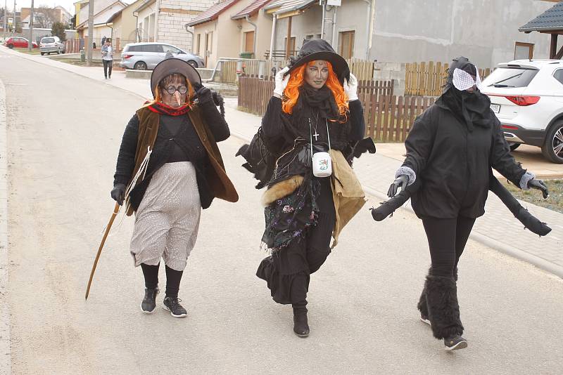 Ve Starovicích pochovali basu. Už podruhé.