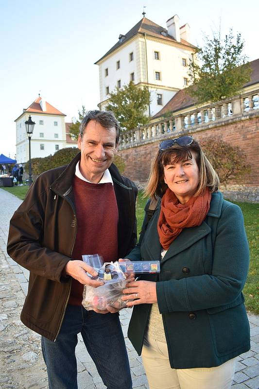 Poslední říjnové dny byl valtický zámek v obležení. Turisty přilákal tradiční Čokoládový festival, který se konal od čtvrtka do neděle.