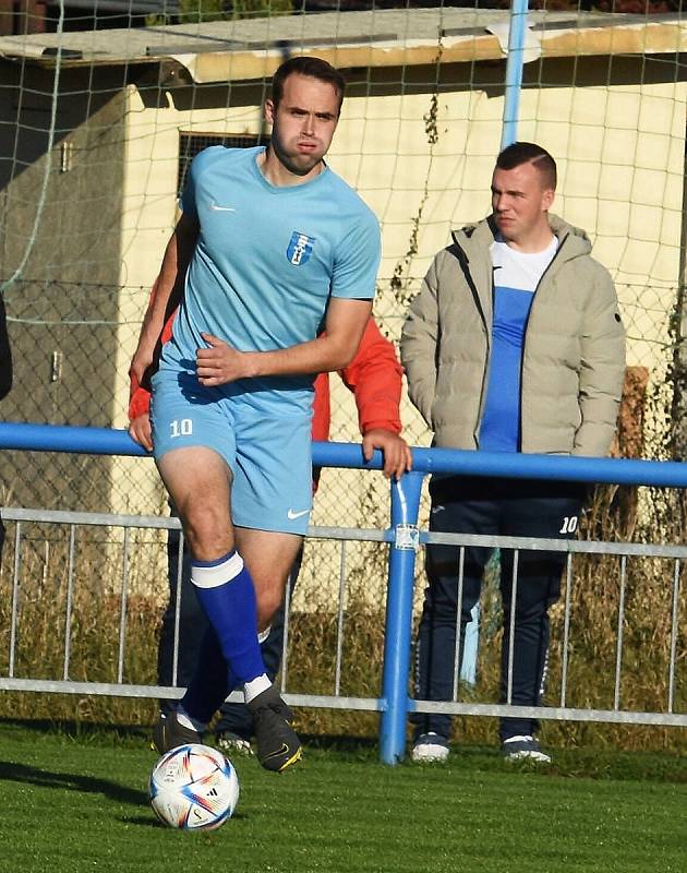 Fotbalisté Lednice (v modrém) remizovali 1:1 s Kunštátem.