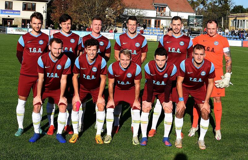 Fotbalisté Lednice (v modrém) remizovali 1:1 s Kunštátem.