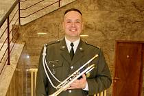 Členem Shape International Band, který reprezentuje velitelství NATO v Evropě, je i Michal Damborský, pocházející z Velkých Pavlovic.