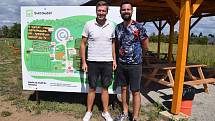 Čtyři kamarádi začali před dvěma lety v Drnholci budovat Svět bludišť. Na snímku Tomáš Herout (vlevo) a Miroslav Kratochvíla.