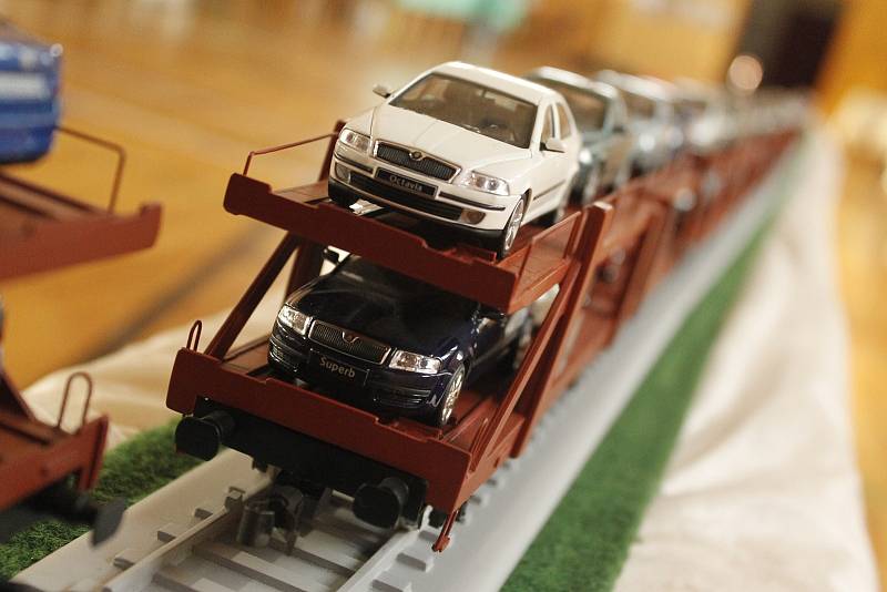 V Moravské Nové Vsi se konala výstava modelů. Její součástí se stal také úspěšný pokus o rekord v podobě nejdelšího autovlaku. 