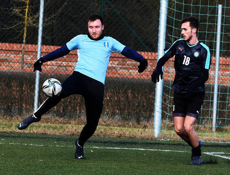 Fotbalisté Lednice (ve světle modrém) porazili v přípravě Osvětimany 2:1.