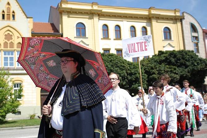 Setkání přátel jižní Moravy v břeclavském podzámčí.