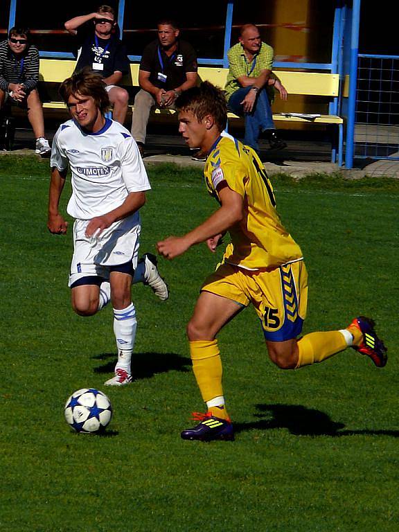 Fotbalisté MSK (v bílém) doma porazili béčko Jihlavy.