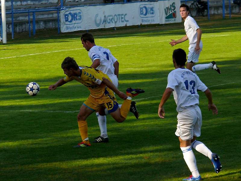 Fotbalisté MSK (v bílém) doma porazili béčko Jihlavy.