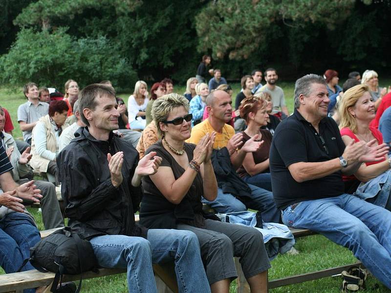 Hradologie v zámeckém parku ve Valticích nabídla multižánrový hudební program.