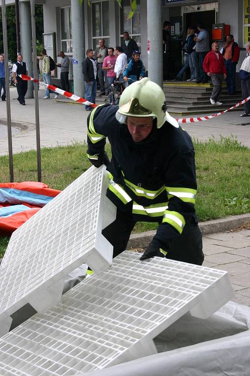 Antrax na nádraží prověřil břeclavské hasiče