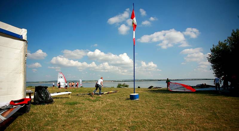 Mistrovství světa ve windsurfingu na novomlýnských nádržích.