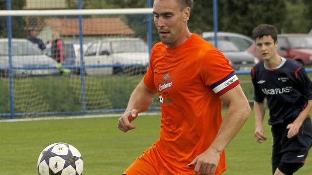 Jaroslav Holešínský, kapitán fotbalistů Lednice, se stal fotbalistou okresu za rok 2014.