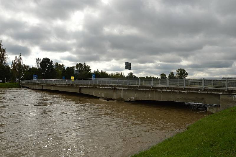 Morava v Lanžhotě dosáhla ve čtvrtek odpoledne třetího stupně povodňové aktivity.