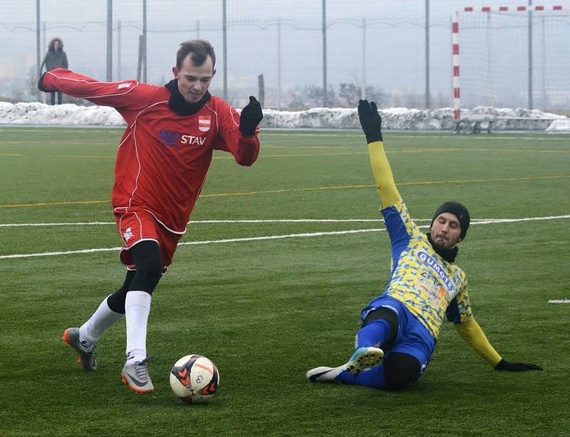 Fotbalisté MSK Břeclav (ve žlutomodrém) podlehli v přípravném utkání brněnskému Startu 1:3.