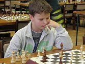 V Břeclavi bojovalo o vánoční poháry na sto mladých šachových nadějí. 